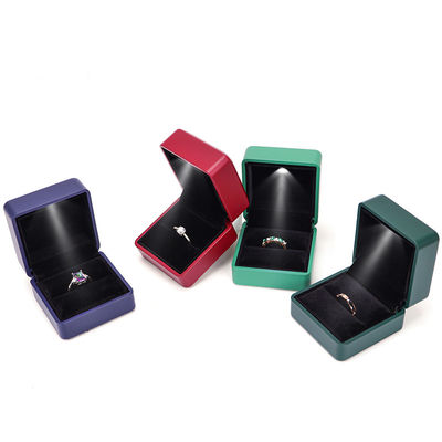 Ювелирный пакет Hanhong Gold Leather LED Ring Box с шелковым экраном и светом