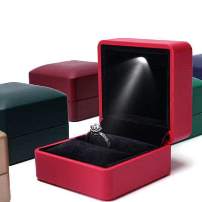 Ювелирный пакет Hanhong Gold Leather LED Ring Box с шелковым экраном и светом