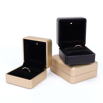 Hanhong Custom Ring Box с легким 6,5*6,5*4,5 см Размер Черная кожа и бархатный материал