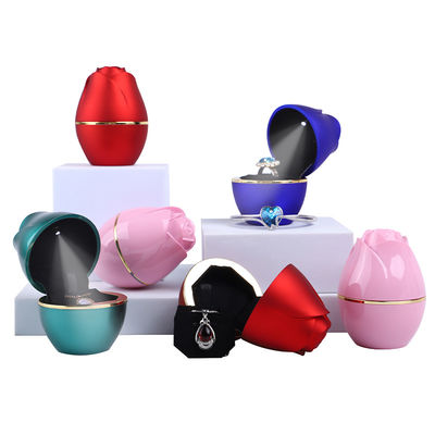 Купить 2021 Rose Design LED Light Jewelry Packaging Box для индивидуальных пластиковых и бархатных изделий online manufacture