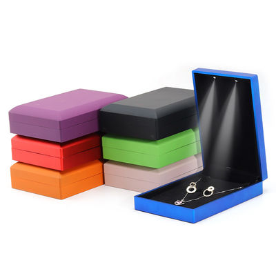 Купить Hanhong Custom Logo Spray Paint Jewelry Packaging Box for Earrings Necklace Ring LED Set (Ханхунг на заказ логотип, распыляемая краска для ювелирных изделий) online manufacture
