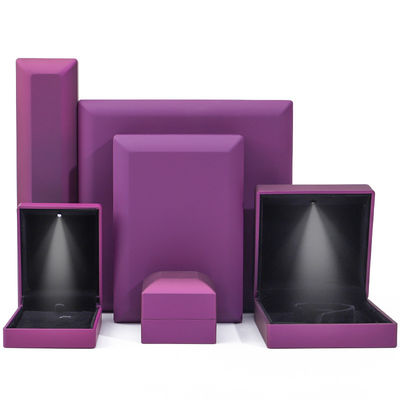 Купить Custom Logo Rectangle Purple LED Jewelry Box для розничной продажи в прямоугольной форме online manufacture
