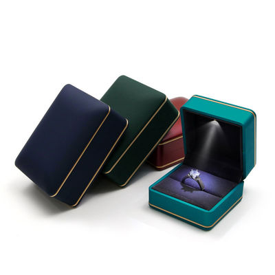 Купить Custom Logo Silk Screen Printing Dark Green LED Jewelry Box для роскошных колец online manufacture