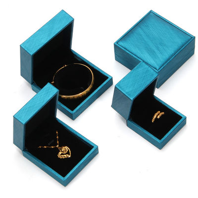 Купить Custom Logo Printed Ring Box Hanhong 2022 Black Lining PU Leather Jewelry Package Set (Сет ювелирных изделий из кожи с черной подкладкой) online manufacture