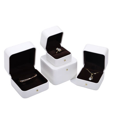 Белый PU Leather Jewelry Packaging Box for Wedding Necklace Earrings Ring 9.5*9.5*6 см.