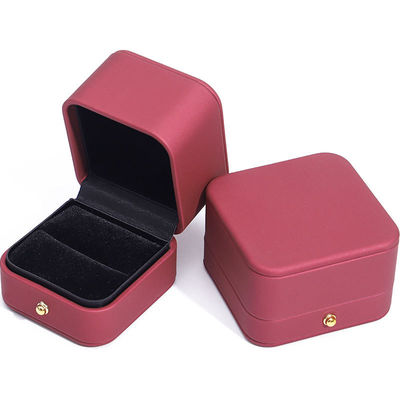 Wind Red Sleek PU Leather Jewelry Storage Packaging Box с золотой кнопкой