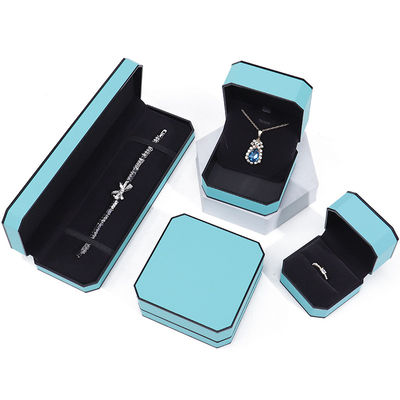 Cyan Sleek Восьмиугольная фальшивая кожаная ювелирная коробка с черным орнаментом