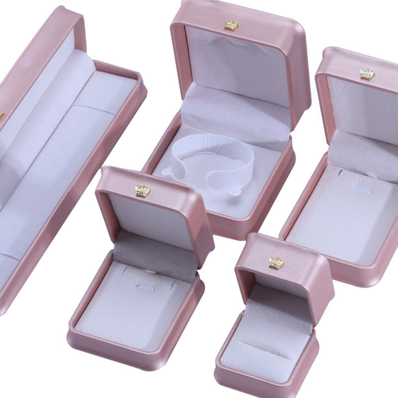 Luxury Gold Crown Design PU Leather Jewelry Package Box for Bracelet Necklace Ring (Люксовый золотой дизайн кожевенного ювелирного изделия)